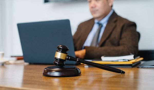 pexels-sora-shimazaki-5668772